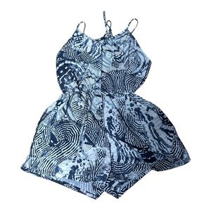 LULULEMON Rare Women’s Blue & White Pilgrim Romper. Size 6